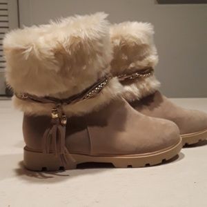 Susanny
Women's Booties